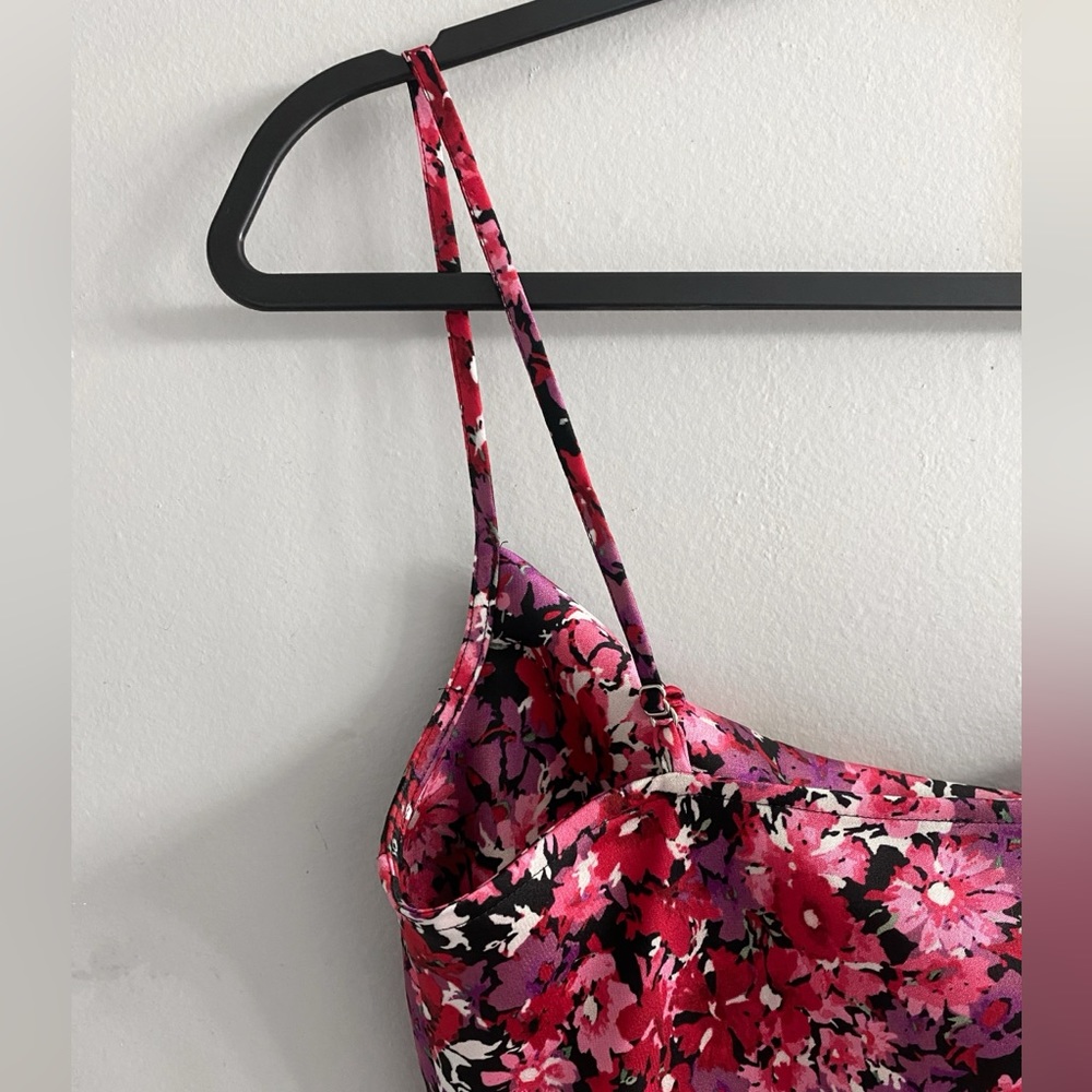 Express Tank Top - Picture 3 of 4